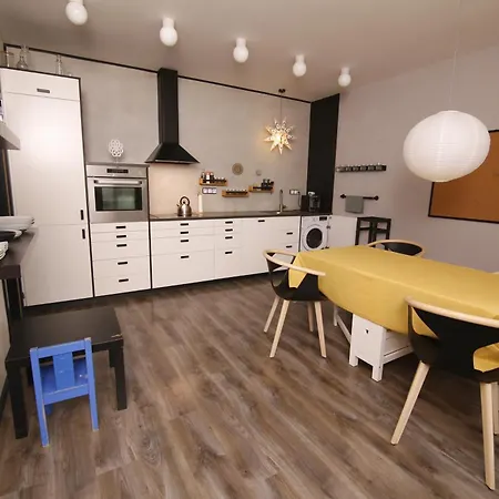 Large 120M Apartment With Garden And Cat Near Zoo Prague Exterior photo