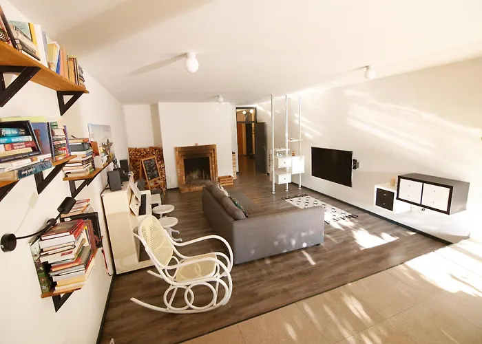 Large 120M Apartment With Garden And Cat Near Zoo