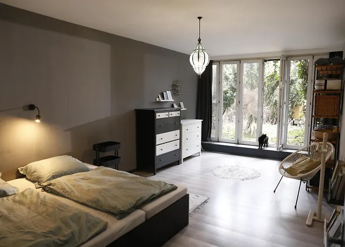 Large 120M Apartment With Garden And Cat Near Zoo
