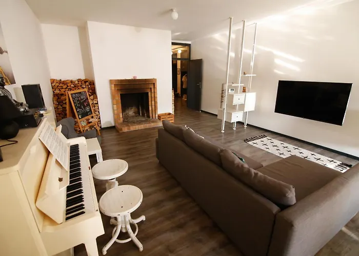Large 120M Apartment With Garden And Cat Near Zoo